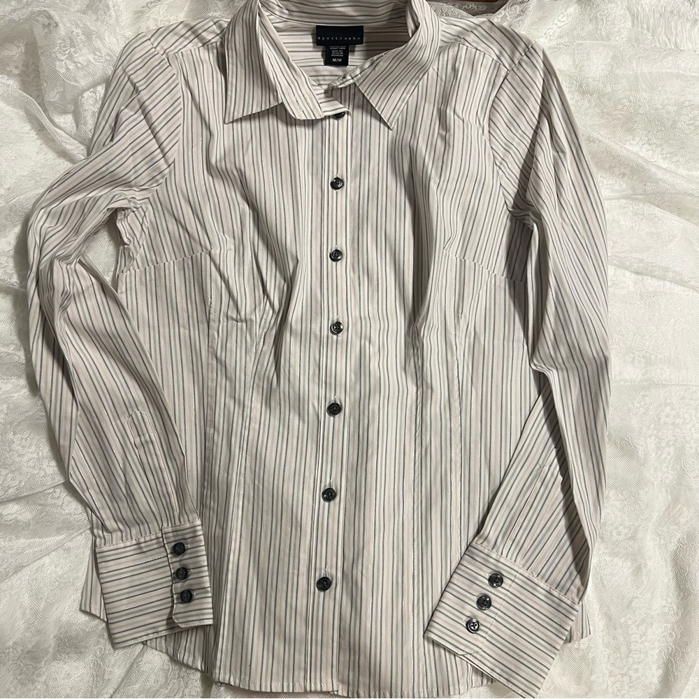 🛍4/$15🛍 Women’s Shirt - Picture 2 of 2